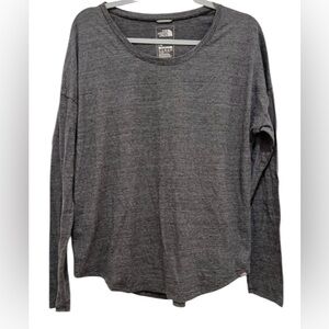 The North Face Large long sleeve scoop neck Heather gray top with a curved hem